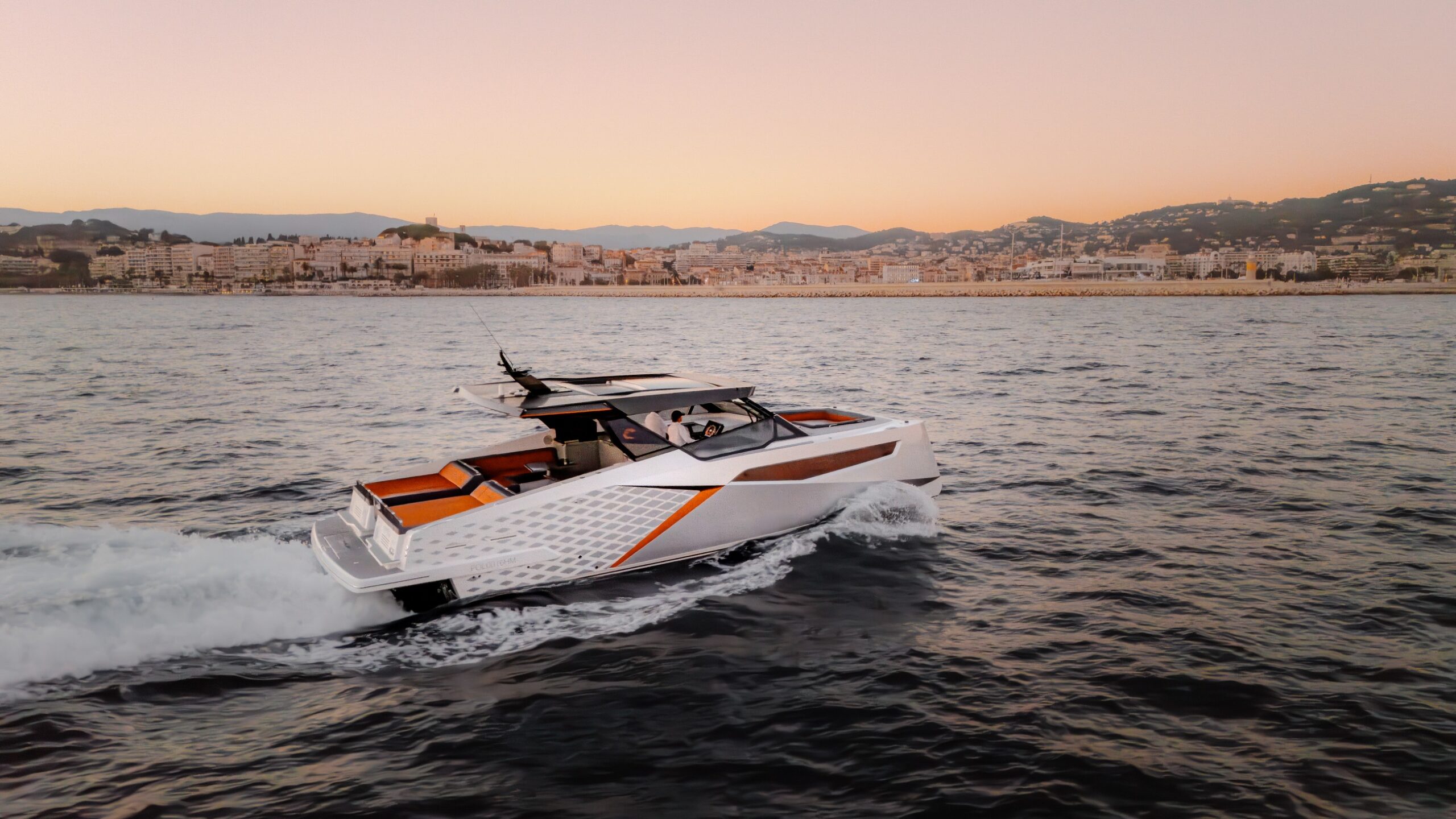 Dracan 42 - Cannes - 001