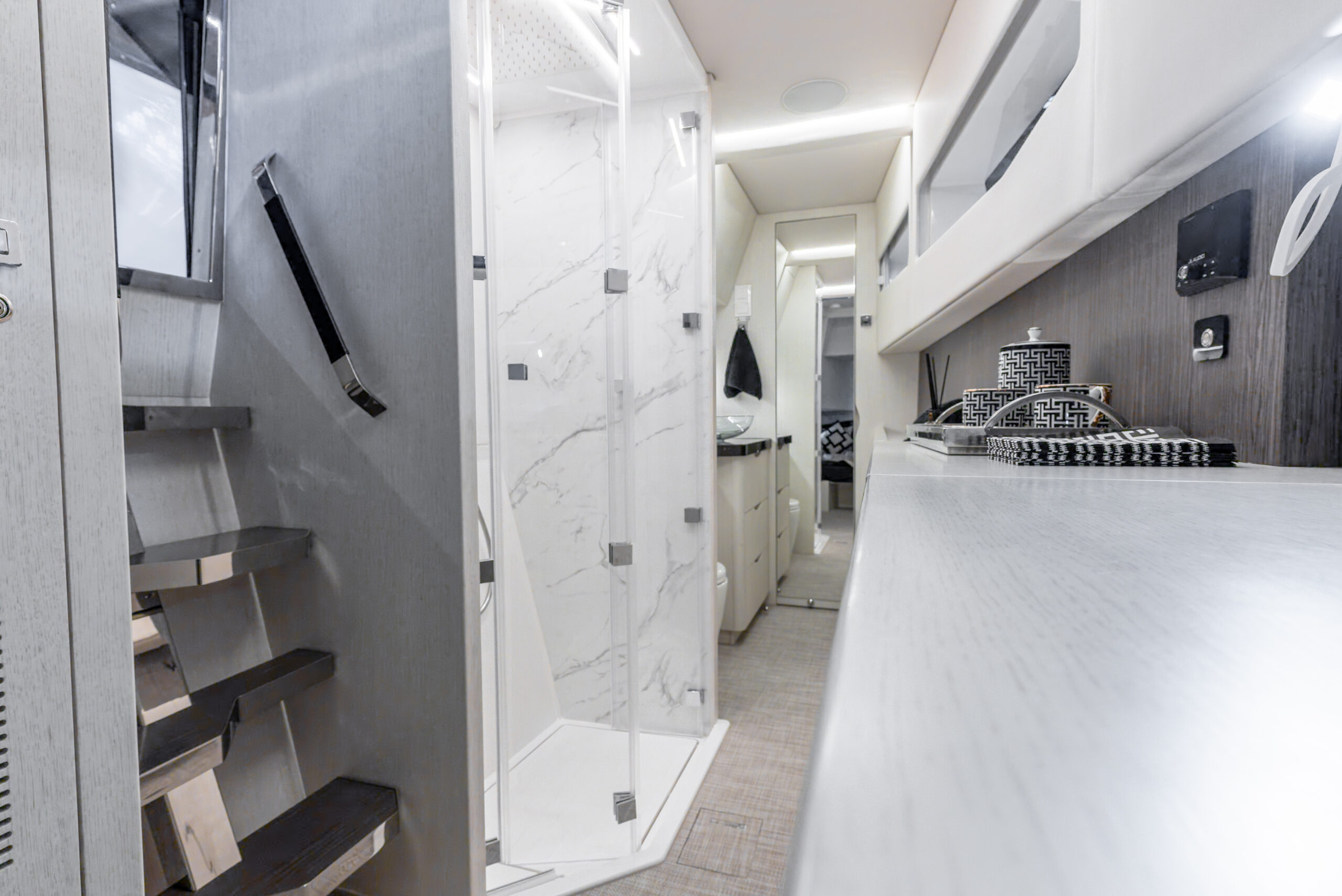 Dracan 42 - Interior - 18